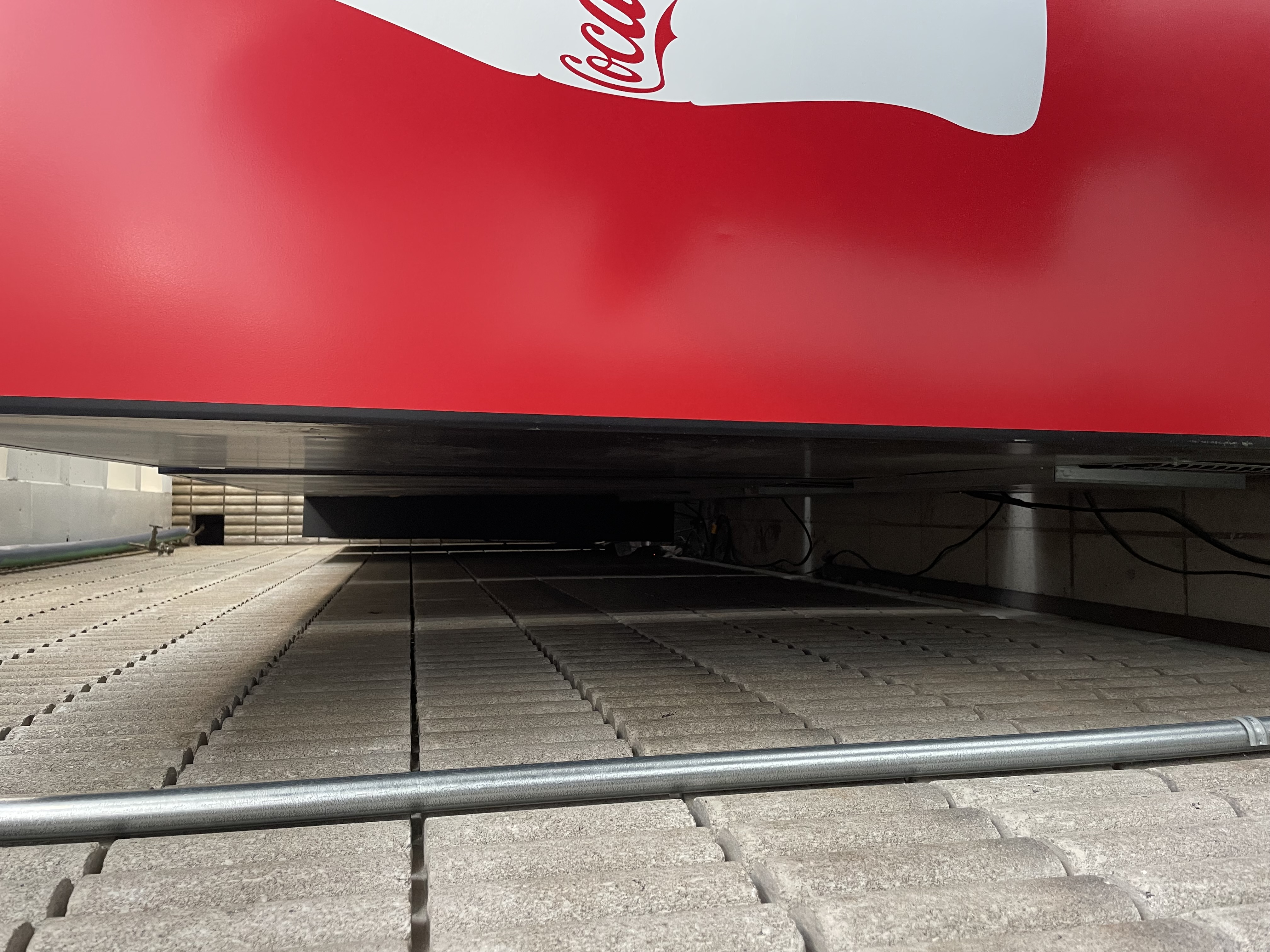 Behind a vending machine, a humming sound is made.<br><audio controls src='audio/Converted A1 Files Audio /Calling out order-.wav'></audio>